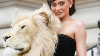 Kylie Jenner fait sensation au défilé Schiaparelli avec une robe... à tête de lion