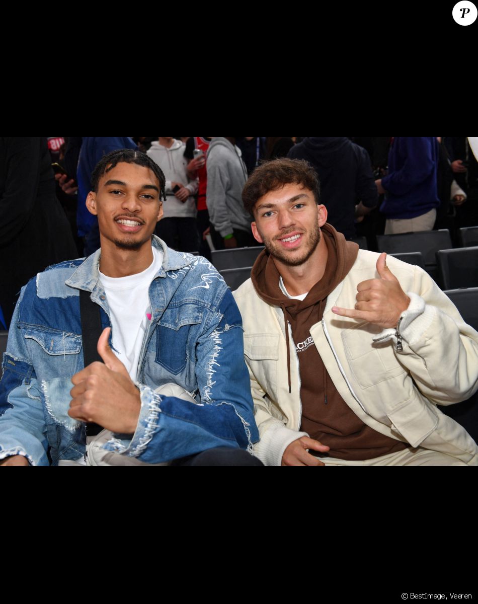Victor Wembanyama et Pierre Gasly - People au match de Basketball Paris NBA 2023 entre les Pistons de Detroit et les Bulls de Chicago à l'Accor Arena Bercy le 19 janvier 2023. © Veeren/Bestimage