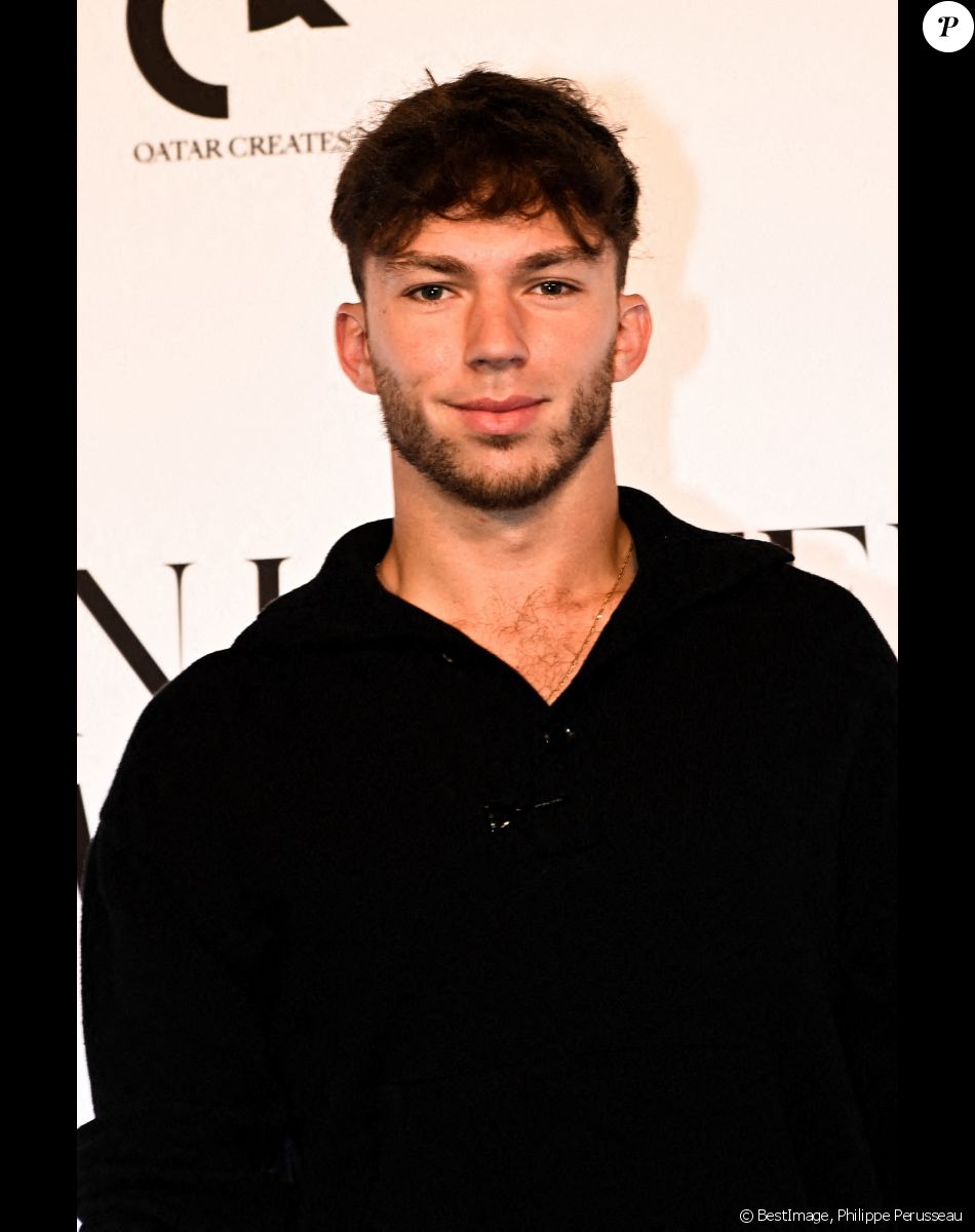 Pierre Gasly lors du défilé Qatar Fashion United by CR Runway au stade à Doha. © Philippe Perusseau / Bestimage