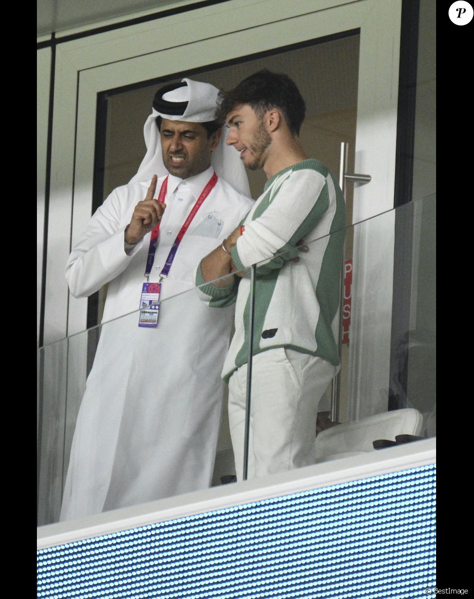 Nasser al-Khelaïfi (président du PSG), Pierre Gasly dans les tribunes du match "France - Australie (4-1)" lors de la Coupe du Monde 2022 au Qatar, le 22 novembre 2022.