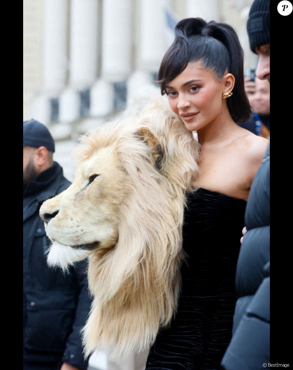 Kylie Jenner - Sorties du défilé de mode Haute-Couture "Schiaparelli" au Petit Palais lors de la fashion week de Paris. Le 23 janvier 2023 © Veeren-Christophe Clovis / Bestimage