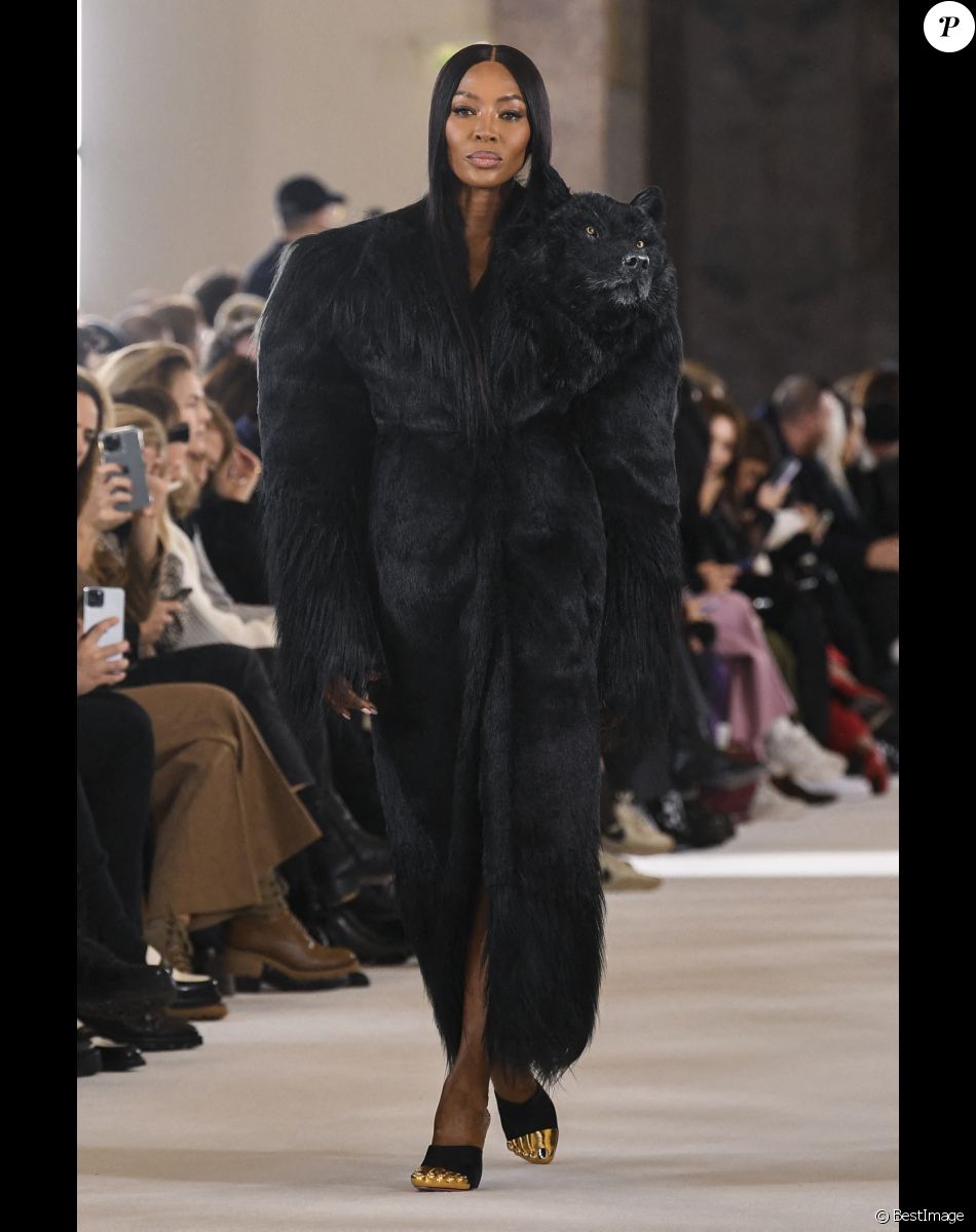 Naomi Campbell - Défilé de mode Haute-Couture Schiaparelli au Petit Palais lors de la Fashion Week Printemps-été 2023 de Paris, le 23 janvier 2023.