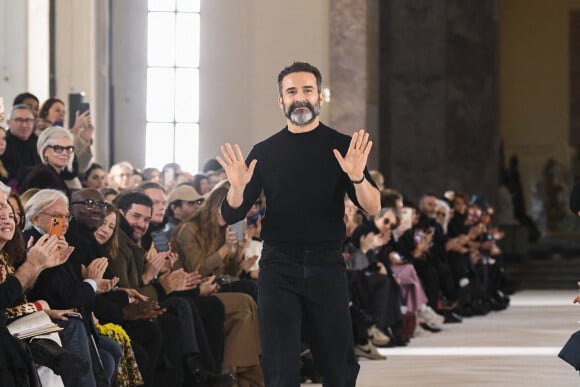 Le designer de la maison Schiaparelli, Daniel Roseberry au défilé de mode Haute-Couture Schiaparelli au Petit Palais lors de la Fashion Week Printemps-été 2023 de Paris, le 23 janvier 2023. 