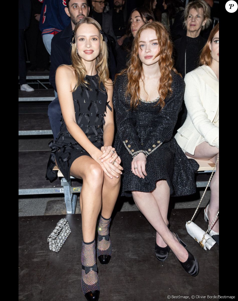 Angèle et Sadie Sink - Front Row au deuxième défilé de mode Haute-Couture Chanel au Grand Palais Éphémère lors de la Fashion Week Printemps-été 2023 de Paris, France, le 24 janvier 2023. © Olivier Borde/Bestimage