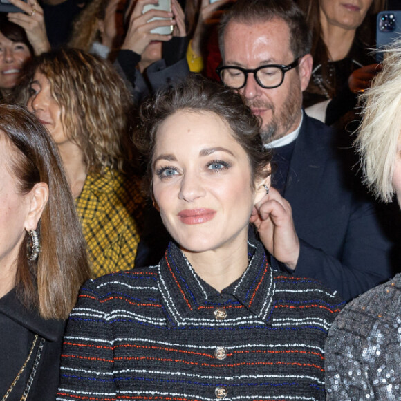 Carole Bouquet, Marion Cotillard et Tilda Swinton - Front Row au deuxième défilé de mode Haute-Couture Chanel au Grand Palais Éphémère lors de la Fashion Week Printemps-été 2023 de Paris, France, le 24 janvier 2023. © Olivier Borde/Bestimage 