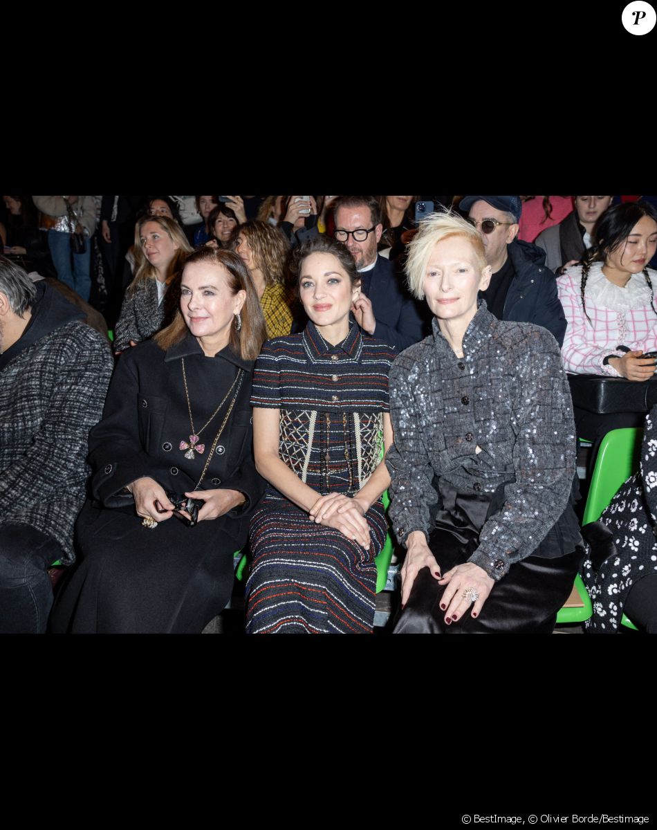 Carole Bouquet, Marion Cotillard et Tilda Swinton - Front Row au deuxième défilé de mode Haute-Couture Chanel au Grand Palais Éphémère lors de la Fashion Week Printemps-été 2023 de Paris, France, le 24 janvier 2023. © Olivier Borde/Bestimage