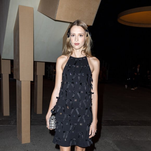 Angèle - Front Row au deuxième défilé de mode Haute-Couture Chanel au Grand Palais Éphémère lors de la Fashion Week Printemps-été 2023 de Paris, France, le 24 janvier 2023. © Olivier Borde/Bestimage 