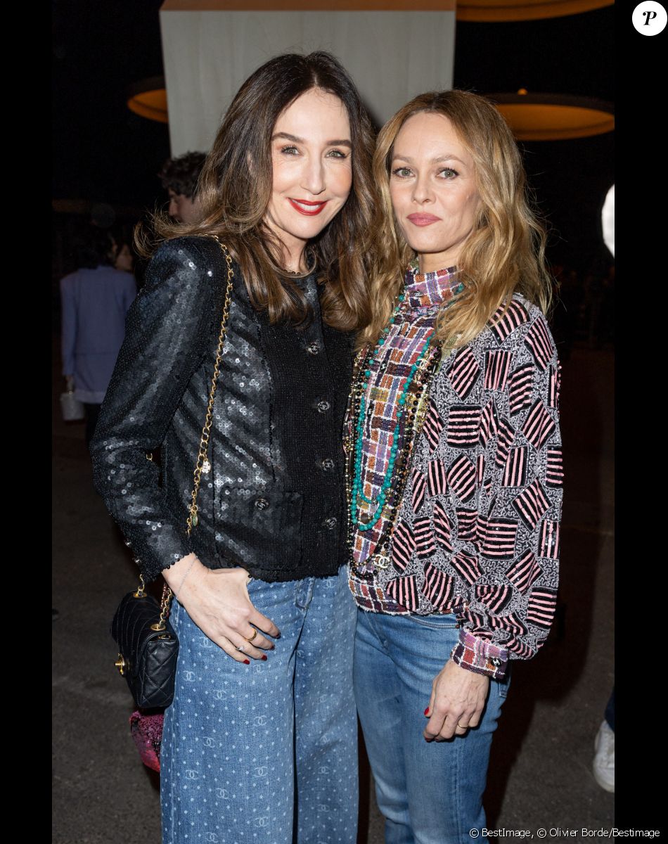 Elsa Zylberstein, Vanessa Paradis - Front Row au deuxième défilé de mode Haute-Couture Chanel au Grand Palais Éphémère lors de la Fashion Week Printemps-été 2023 de Paris, France, le 24 janvier 2023. © Olivier Borde/Bestimage