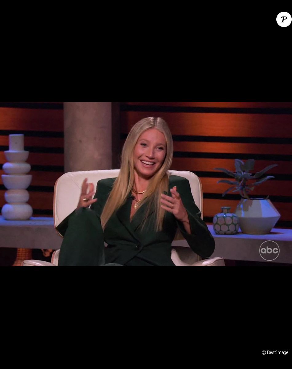 Gwyneth Paltrow et David Schwimmer sur le plateau de l'émission "Shark Tank" à Los Angeles, le 8 janvier 2023.