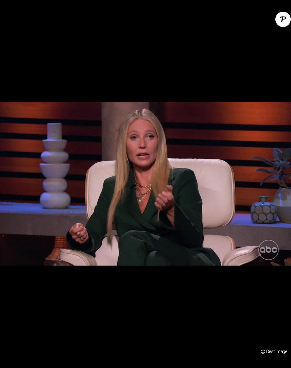 Gwyneth Paltrow et David Schwimmer sur le plateau de l'émission "Shark Tank" à Los Angeles, le 8 janvier 2023.