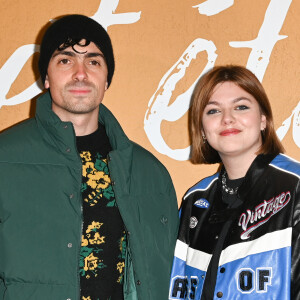 Florian Rossi et sa compagne Louane Emera - Avant-première du film "Cet été-là" au cinéma Pathé Wepler à Paris le 3 janvier 2022. © Coadic Guirec/Bestimage