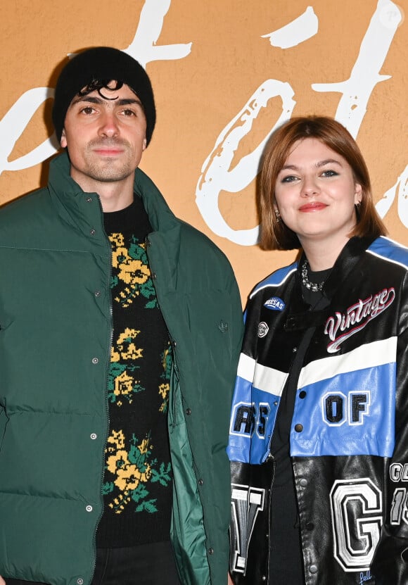 Florian Rossi et sa compagne Louane Emera - Avant-première du film "Cet été-là" au cinéma Pathé Wepler à Paris le 3 janvier 2022. © Coadic Guirec/Bestimage