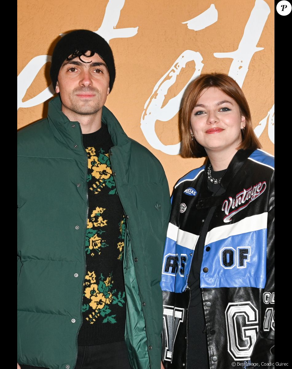Florian Rossi et sa compagne Louane Emera - Avant-première du film "Cet été-là" au cinéma Pathé Wepler à Paris le 3 janvier 2022. © Coadic Guirec/Bestimage