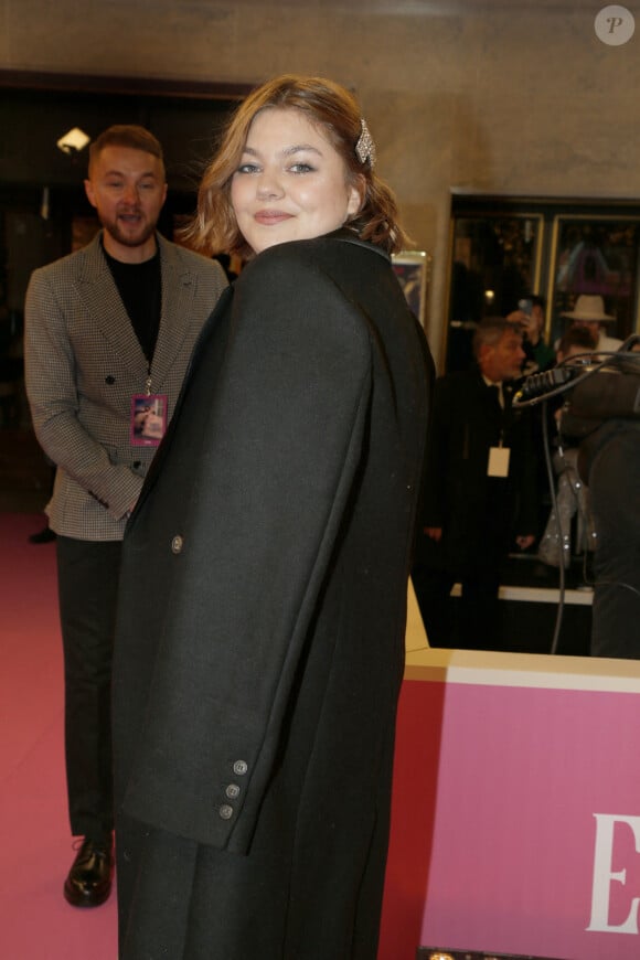 Louane - Arrivées des people à l'avant-première du film Netflix "Emily in Paris" saison 3 au Théâtre des Champs Elysées à Paris le 6 décembre 2022. 