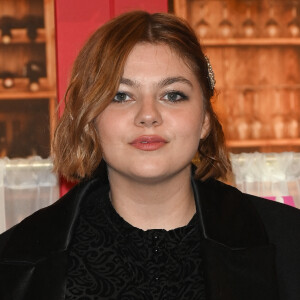 Louane - Avant-première du film Netflix "Emily in Paris" saison 3 au Théâtre des Champs Elysées à Paris le 6 décembre 2022. © Coadic Guirec/Bestimage 