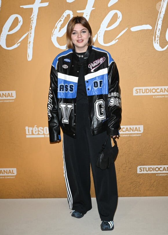 Louane Emera - Avant-première du film "Cet été-là" au cinéma Pathé Wepler à Paris le 3 janvier 2022. © Coadic Guirec/Bestimage