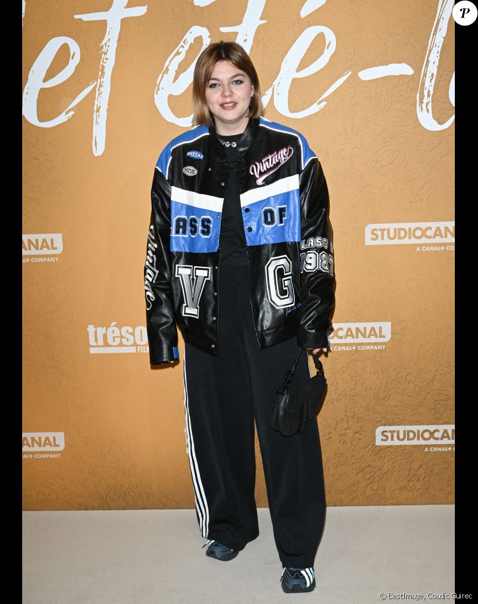 Louane Emera - Avant-première du film "Cet été-là" au cinéma Pathé Wepler à Paris le 3 janvier 2022. © Coadic Guirec/Bestimage