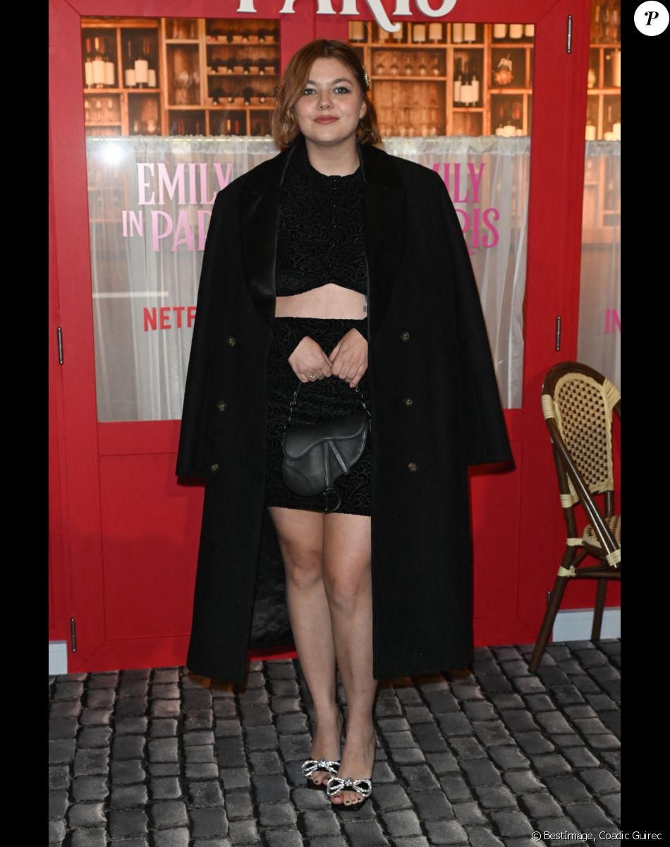 Louane - Avant-première du film Netflix "Emily in Paris" saison 3 au Théâtre des Champs Elysées à Paris le 6 décembre 2022. © Coadic Guirec/Bestimage