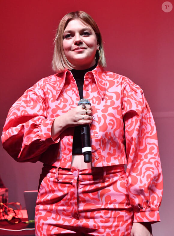 Exclusif - Louane - La chanteuse Chilla ( Maréva Ranarivelo) en showcase pour la sortie de son album "Ego" à Paris le 3 novembre 2022. © Veeren / Bestimage 