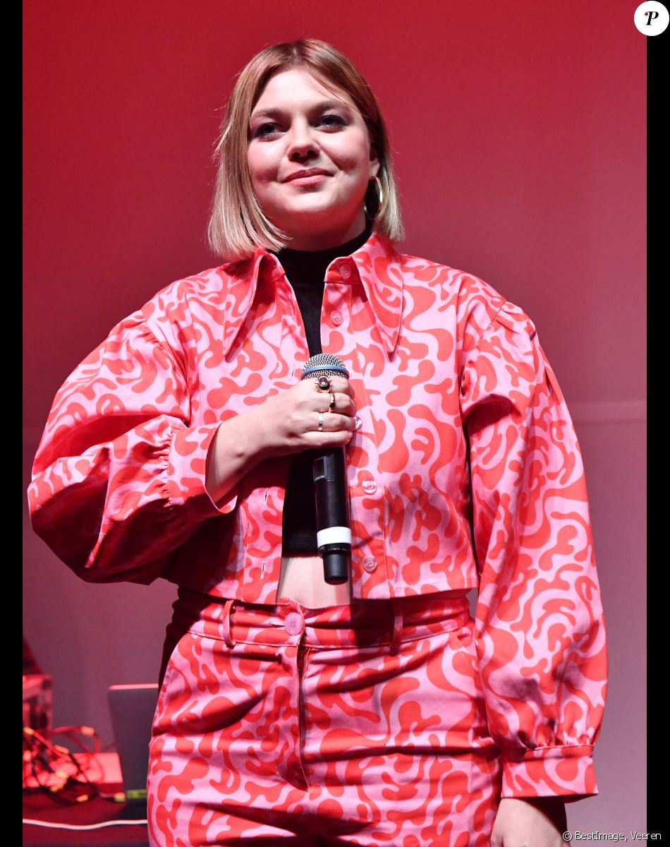 Exclusif - Louane - La chanteuse Chilla ( Maréva Ranarivelo) en showcase pour la sortie de son album "Ego" à Paris le 3 novembre 2022. © Veeren / Bestimage