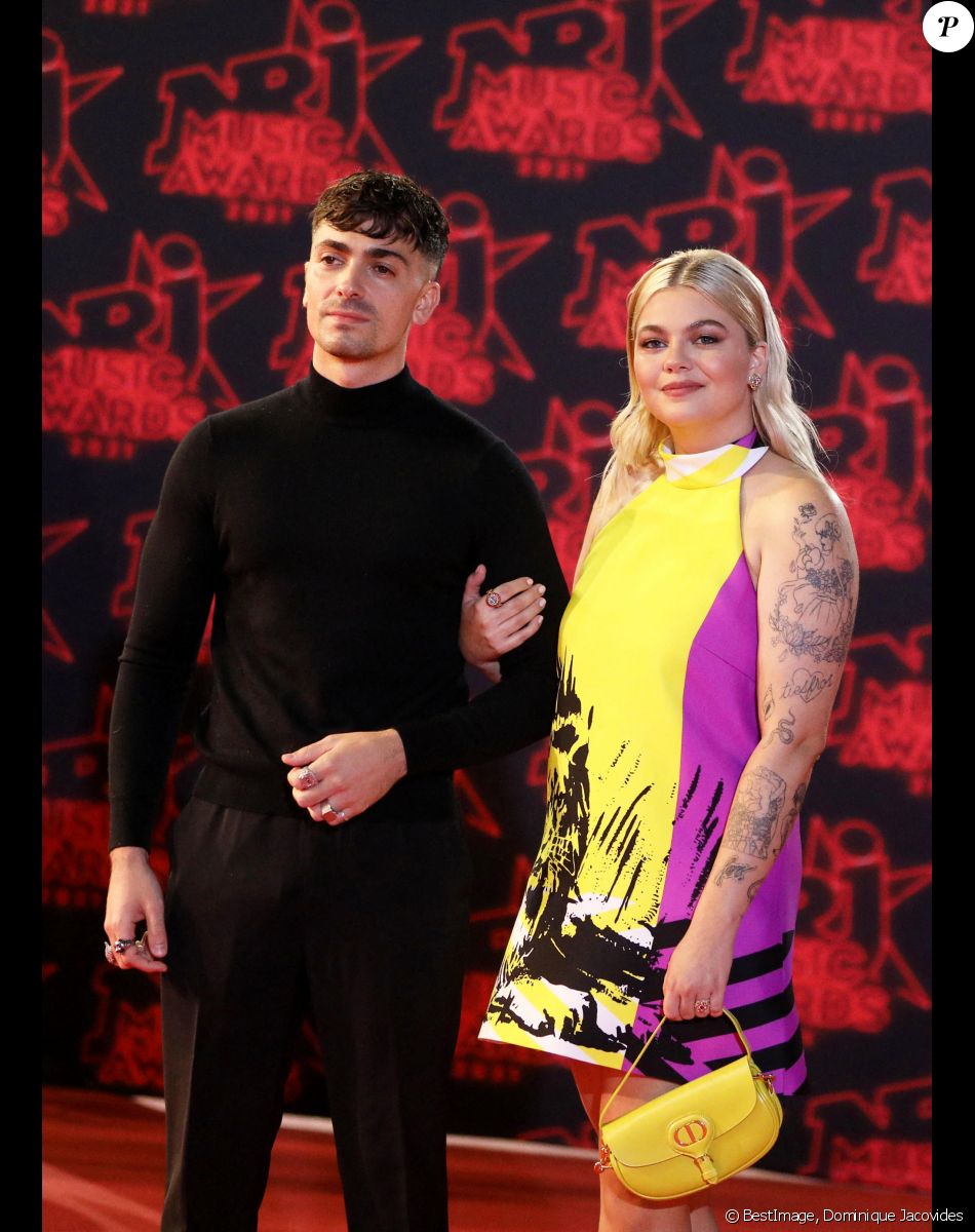 Florian Rossi et sa compagne Louane Emera lors de la 23ème édition des NRJ Music Awards 2021 au Palais des Festivals de Cannes, le 20 novembre 2021. © Dominique Jacovides/Bestimage
