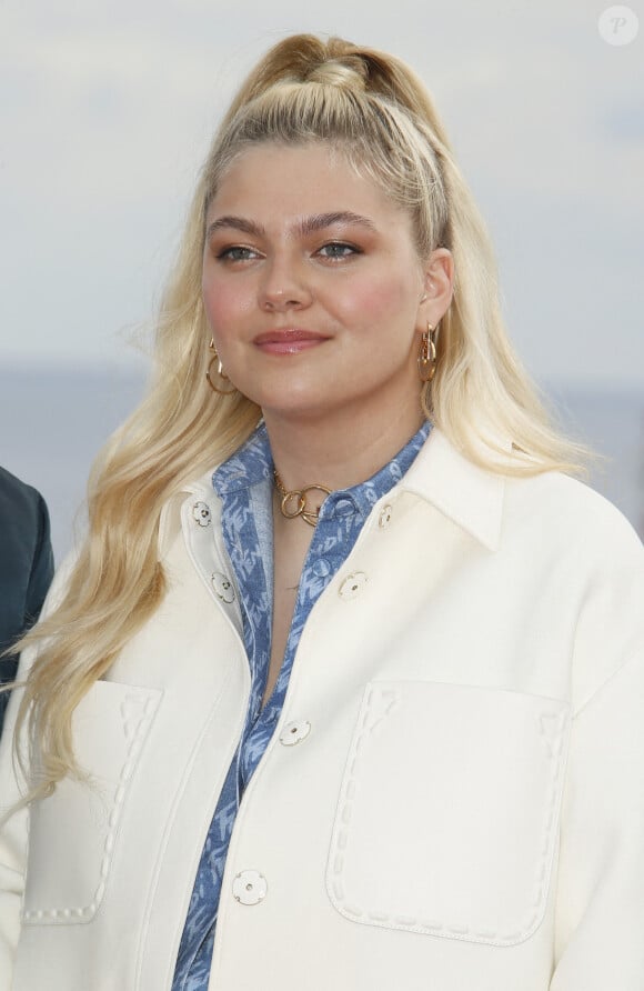 Louane Emera de la série VISIONS CANNESERIES SAISON 5 au Palais des Festivals et des Congrès de Cannes, dimanche 3 avril 2022. © Christophe Aubert via Bestimage 