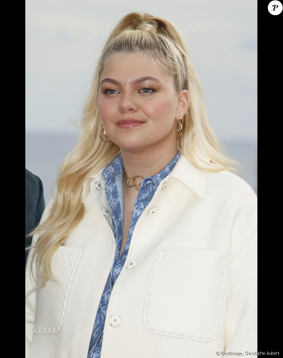 Louane Emera de la série VISIONS CANNESERIES SAISON 5 au Palais des Festivals et des Congrès de Cannes, dimanche 3 avril 2022. © Christophe Aubert via Bestimage