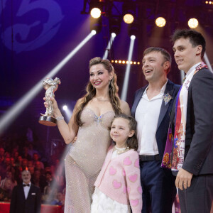 Louis Ducruet donne un 'Clown d'argent' à 'Secret of my Soul' - Remise des prix lors du 4ème jour du 45ème Festival International du Cirque de Monte Carlo sous le chapiteau Fontvieille à Monaco le 24 janvier 2023. © Olivier Huitel/Pool/Bestimage 