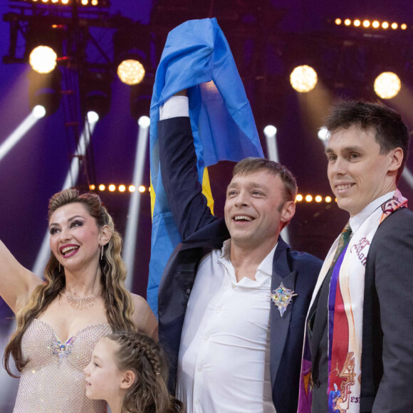 Louis Ducruet donne un 'Clown d'argent' a 'Secret of my Soul' - Remise des prix lors du 4ème jour du 45ème Festival International du Cirque de Monte Carlo sous le chapiteau Fontvieille à Monaco le 24 janvier 2023. © Olivier Huitel/Pool/Bestimage 