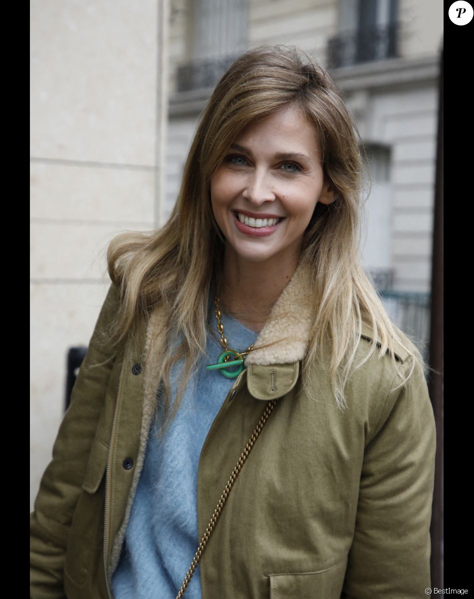 Exclusif - Ophélie Meunier à la sortie d'un enregistrement radio des studios RTL à Neuilly-sur-Seine, France, le 6 janvier 2023.