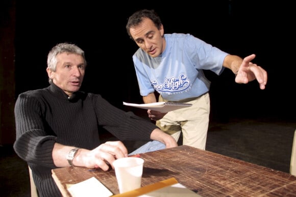 Au theatre d'Enghien-Les-Bains, Elie Semoun et Roger Louret le 17 septembre 2001.