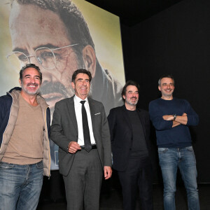 Jean Dujardin, Charles Ange Ginésy, le président du Conseil Départemental des Alpes-Maritimes, Denis Imbert et le producteur Clément Miserez lors de l'avant-première du film "Les Chemins Noirs" réalisé par Denis Imbert, au cinéma Pathé Gare du Sud à Nice, le 26 janvier 2023. © Bruno Bebert/Bestimage