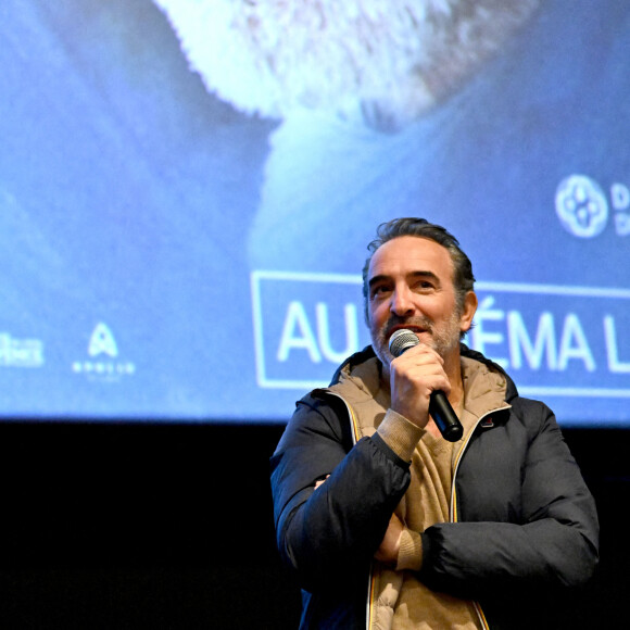 Jean Dujardin lors de l'avant-première du film "Les Chemins Noirs", dans lequel il a le rôle principal, réalisé par Denis Imbert, au cinéma Pathé Gare du Sud à Nice, le 26 janvier 2023. © Bruno Bebert/Bestimage