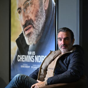 Jean Dujardin lors de l'avant-première du film "Les Chemins Noirs", dans lequel il a le rôle principal, réalisé par Denis Imbert, au cinéma Pathé Gare du Sud à Nice, le 26 janvier 2023. © Bruno Bebert/Bestimage