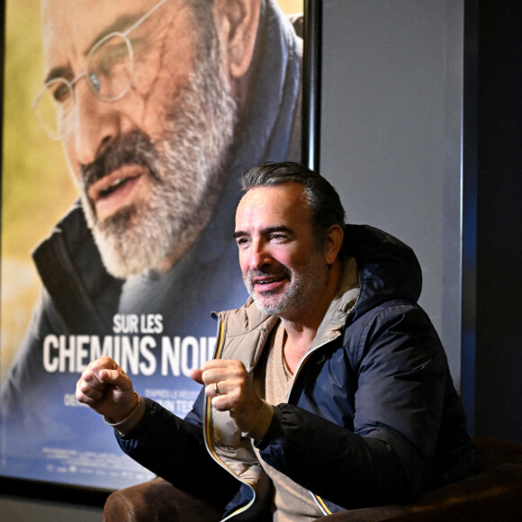 Jean Dujardin lors de l'avant-première du film "Les Chemins Noirs", dans lequel il a le rôle principal, réalisé par Denis Imbert, au cinéma Pathé Gare du Sud à Nice, le 26 janvier 2023. © Bruno Bebert/Bestimage