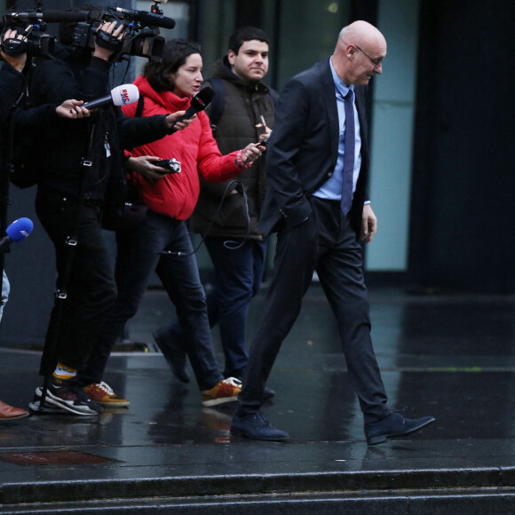 Bernard Laporte arrive au ministère des Sports à Paris, pour s'entretenir avec la ministre A.Oudéa-Castéra, le 22 décembre 2022. Condamné à deux ans de prison avec sursis pour corruption, le président de la Fédération française de rugby a proposé sa mise en retrait de son poste. Il a également fait appel de sa condamnation. © Jonathan Rebboah / Panoramic / Bestimage 