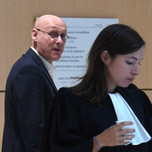 Exclusif - Bernard Laporte devant le tribunal correctionnel où le président de la Fédération française de rugby est jugé pour "corruption" et "trafic d'influence" à Paris le 19 septembre 2022. © Giancarlo Gorassini / Bestimage