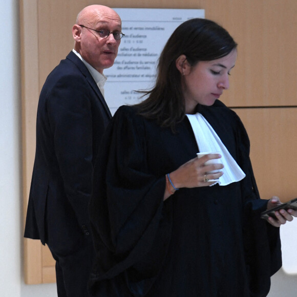 Exclusif - Bernard Laporte devant le tribunal correctionnel où le président de la Fédération française de rugby est jugé pour "corruption" et "trafic d'influence" à Paris le 19 septembre 2022. © Giancarlo Gorassini / Bestimage