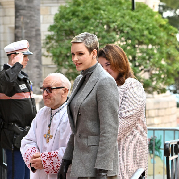 Le père Penzo - La princesse Charlene de Monaco lors de l'arrivée à la messe pontificale lors de la célébration de la Sainte Dévote, sainte patronne de Monaco, à Monaco le 27 janvier 2023. © Bruno Bebert / Bestimage 