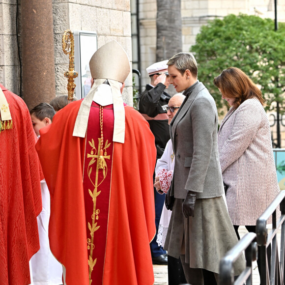 Le père Penzo - La princesse Charlene de Monaco et Mélanie-Antoinette de Massy lors de l'arrivée à la messe pontificale lors de la célébration de la Sainte Dévote, sainte patronne de Monaco, à Monaco le 27 janvier 2023. © Bruno Bebert / Bestimage 