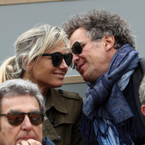 Anne-Sophie Lapix et son mari Arthur Sadoun - Célébrités dans les tribunes des internationaux de France de tennis de Roland Garros à Paris, France, le 7 juin 2019. © Cyril Moreau/Bestimage 