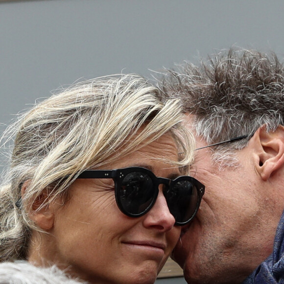 Anne-Sophie Lapix et son mari Arthur Sadoun - Célébrités dans les tribunes des internationaux de France de tennis de Roland Garros à Paris, France, le 7 juin 2019. © Cyril Moreau/Bestimage 