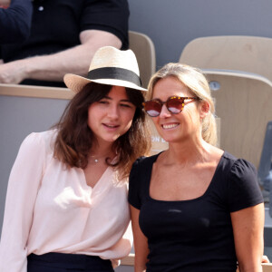 Anne-Sophie Lapix dans les tribunes lors des Internationaux de France de Tennis de Roland Garros 2022. Paris, le 5 juin 2022. © Dominique Jacovides/Bestimage 