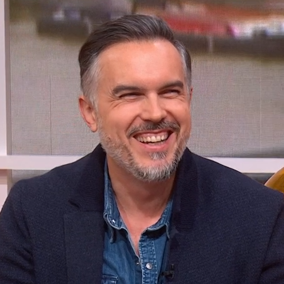 Maxime Chattam, le mari de Faustine Bollaert, invité de "Télématin" pour défendre son dernier roman - France 2