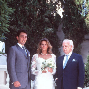 La princesse Stéphanie de Monaco, son mari Daniel Ducruet et son père le prince Rainier en juillet 1995 lors du mariage de la benjamine de la fratrie du Rocher