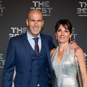 Zinedine Zidane et sa femme Véronique - Les célébrités arrivent à la cérémonie des Trophées Fifa au Royal Festival Hall à Londres, Royaume Uni. © Cyril Moreau/Bestimage