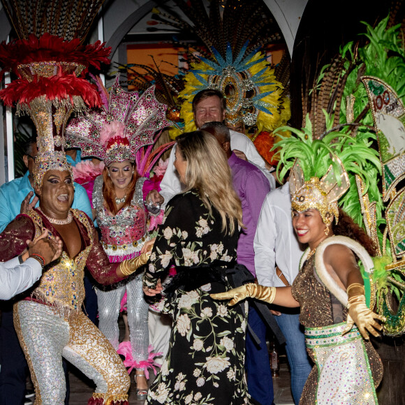 Le roi Willem Alexander des Pays-Bas, la reine Maxima et la princesse Catharina-Amalia des Pays-Bas assistent au festival Bon Bini à Aruba le 31 janvier 2023. 