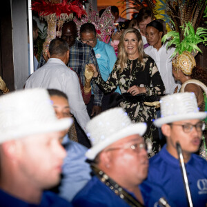 Le roi Willem Alexander des Pays-Bas, la reine Maxima et la princesse Catharina-Amalia des Pays-Bas assistent au festival Bon Bini à Aruba le 31 janvier 2023. 