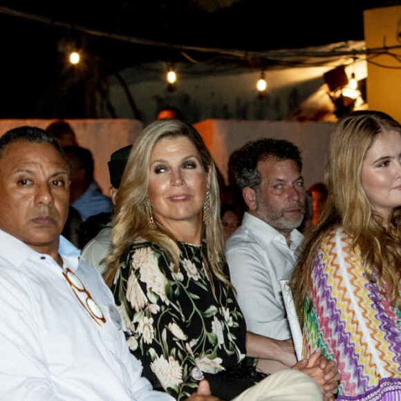 Le roi Willem Alexander des Pays-Bas, la reine Maxima et la princesse Catharina-Amalia des Pays-Bas assistent au festival Bon Bini à Aruba le 31 janvier 2023. 