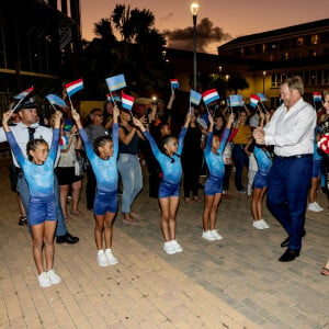 Le roi Willem Alexander des Pays-Bas, la reine Maxima et la princesse Catharina-Amalia des Pays-Bas assistent au festival Bon Bini à Aruba le 31 janvier 2023. 